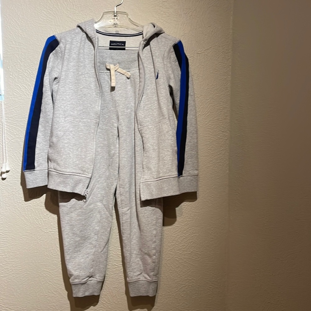 Nautica boys medium 10/12 matching zip-up hoodie and sweatpants.